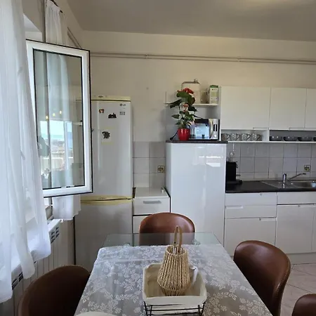 Santa Lucia Crikvenica- By Guide קוסטרנה
